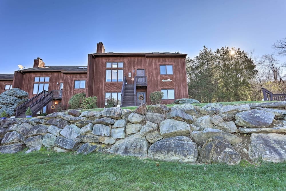 Hike, Ski & Golf: Mtn-view Codo in Vernon Township