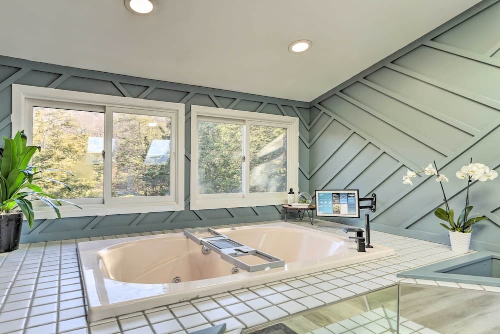 Hike, Ski & Golf: Mtn-view Codo in Vernon Township