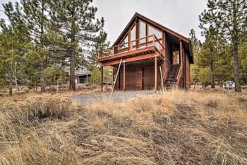 Tahoe Donner Cabin w/ Deck ~ 1 Mile to Skiing!