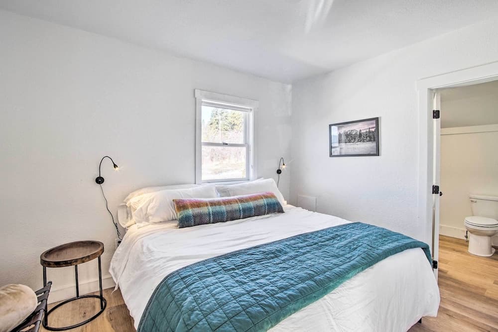 Cle Elum Vacation Rental - Walk Downtown!