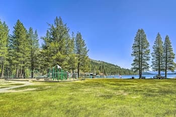 Truckee Cabin Close to Skiing & Donner Lake!