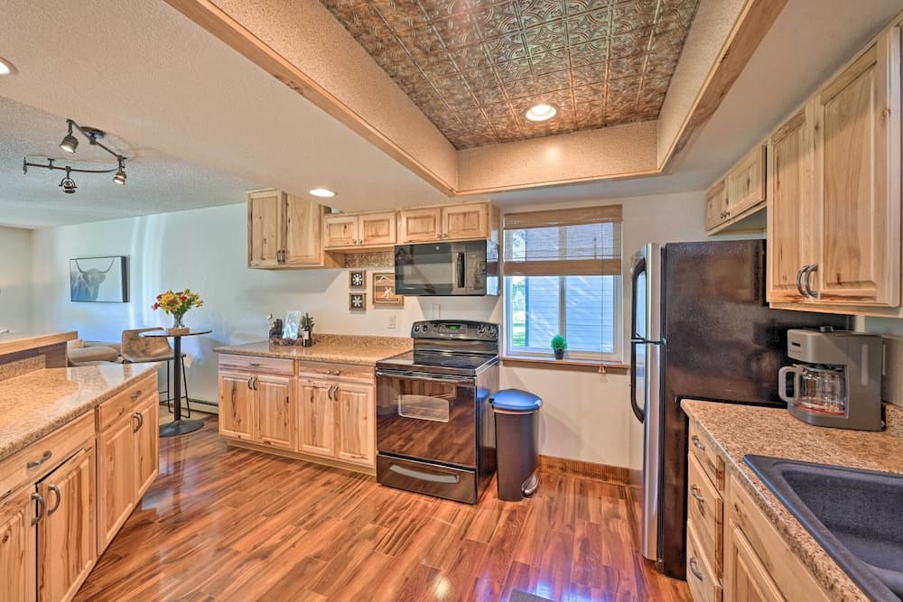 Cozy & Chic Mountain Condo w/ Community Perks