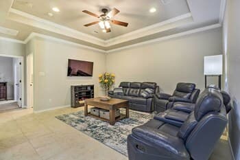 College Station Townhome: 5 Mi to Campus!