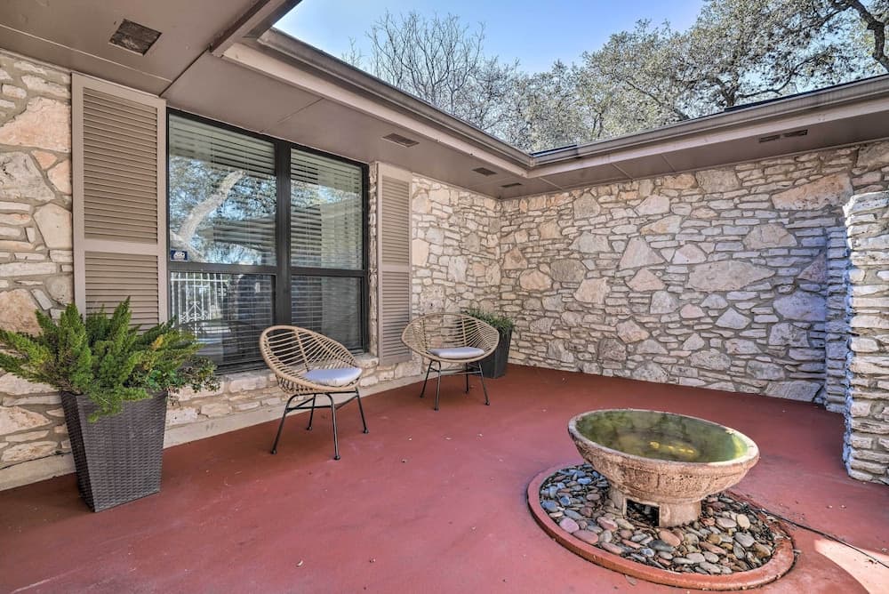 Lovely San Antonio Home ~ 13 Mi to Downtown!