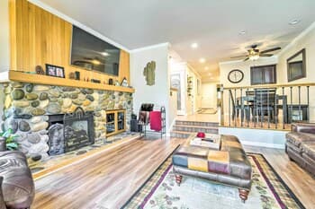 Central Incline Village Condo, 1 Mi to Beach!