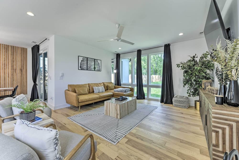 Modern Raleigh Home w/ Patio ~ 2 Mi to Downtown!