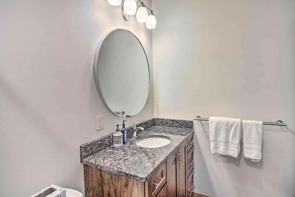 Lake Home Near Alexandria: Kayaks Provided!