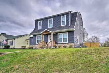 Bright Knoxville Getaway ~ 2 Mi to Downtown!