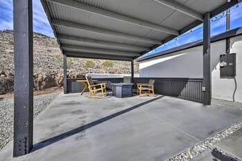 Hilltop Oasis w/ Sweeping Landscape Views