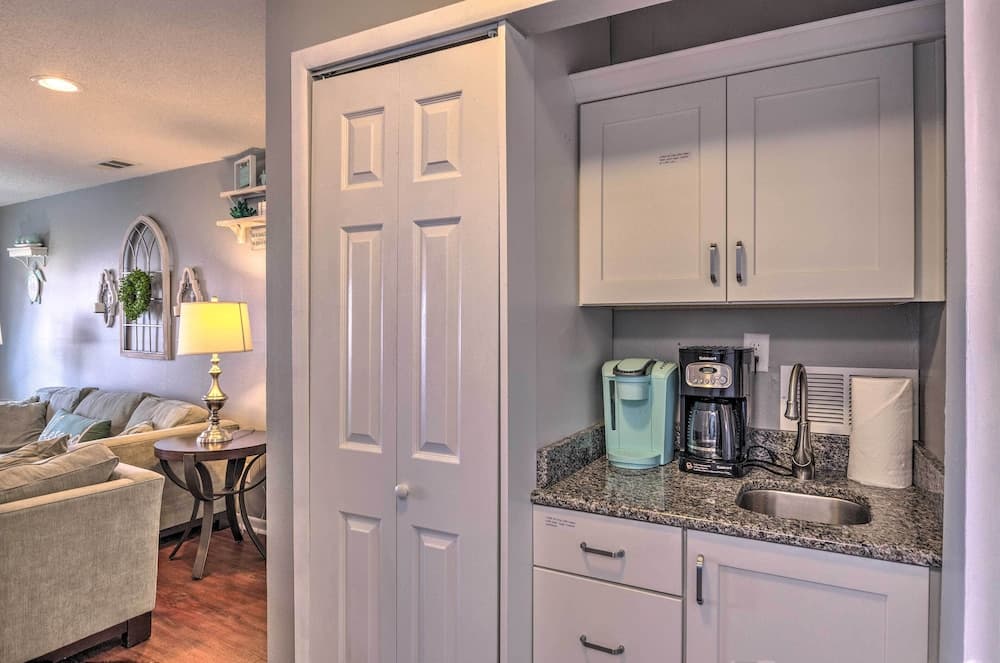 Sandpiper Cove Escape on Canal - Walk to Beach!