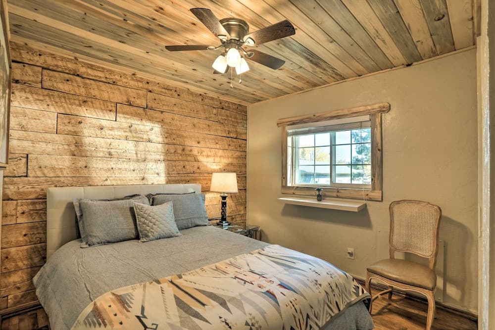 Tasteful Log Cabin Retreat on Lake Pagosa!