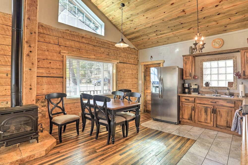 Tasteful Log Cabin Retreat on Lake Pagosa!