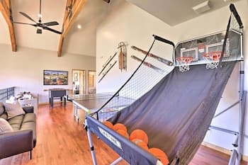 Lavish Cabin With Great Indoor & Outdoor Space!