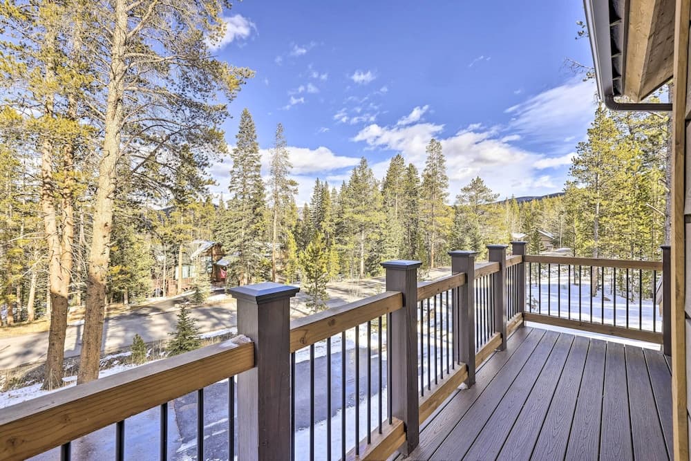 3 Fireplaces & Mtn View: Luxe Home in Breckenridge