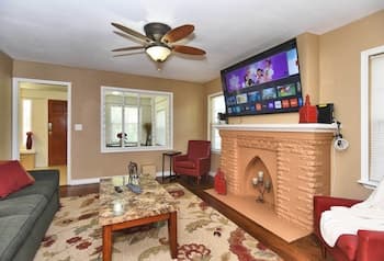 Welcoming Tulsa Home ~ 1 Mi to Expo Center!