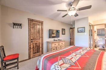 3-story Condo w/ Hot Tub: Ski & Hike Nearby!