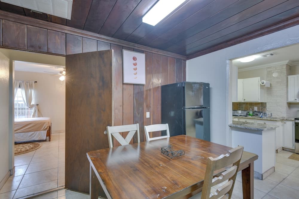 Cozy Oklahoma City Home w/ Deck & Gas Grill!