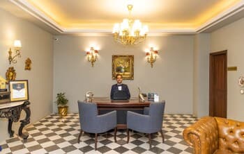 Five Star Hotel Apartment by The Manor