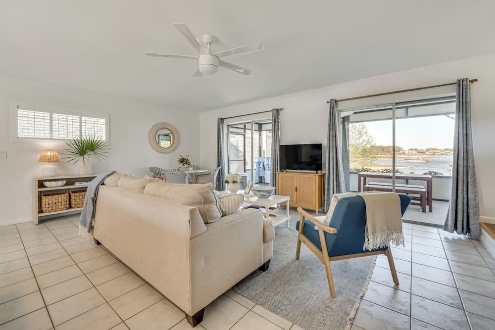 Lakefront Retreat w/ Kayaks & Fire Pit in Clermont