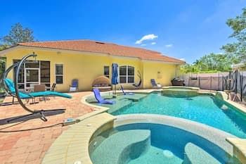 Sun-soaked Sarasota Oasis w/ Pool & Hot Tub!