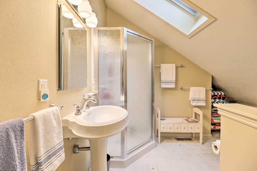 Peaceful Lakeside Retreat w/ Deck & Amazing Views!