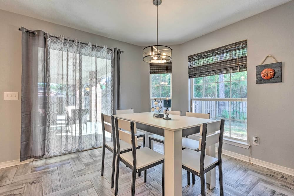 Private Gulf Breeze Gem w/ Easy Shore Access!