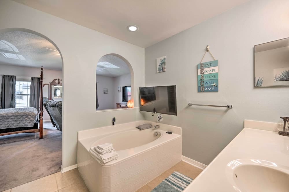 Game Room + Fenced Yard: Home Near Disney World!