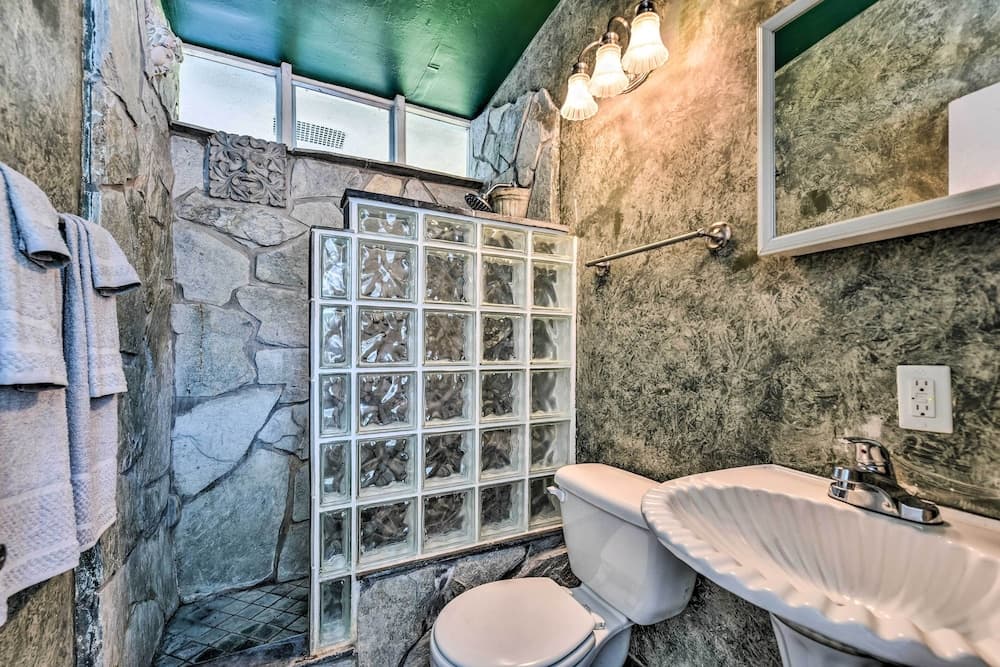 'brookside' Waterfront Home w/ Kayaks & Deck!