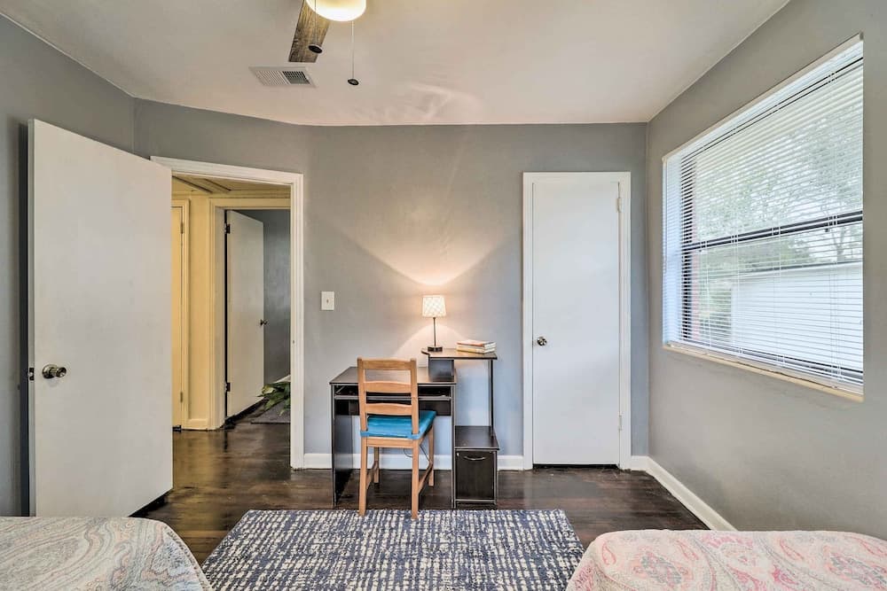 Welcoming Jacksonville Home < 9 Mi to Beach!