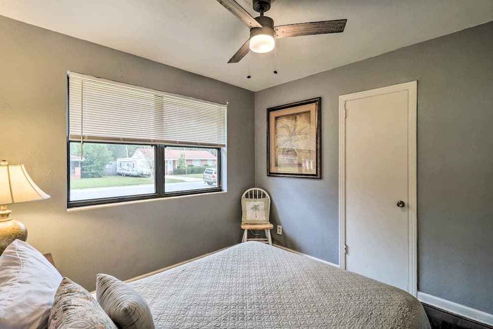 Welcoming Jacksonville Home < 9 Mi to Beach!