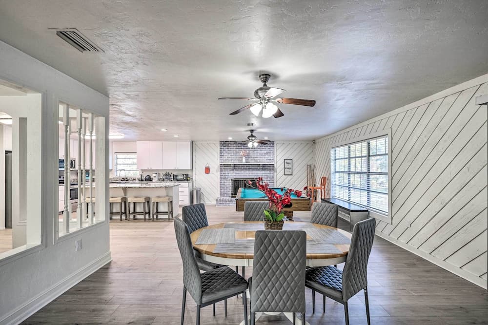 Spacious Gainesville Retreat w/ Backyard!