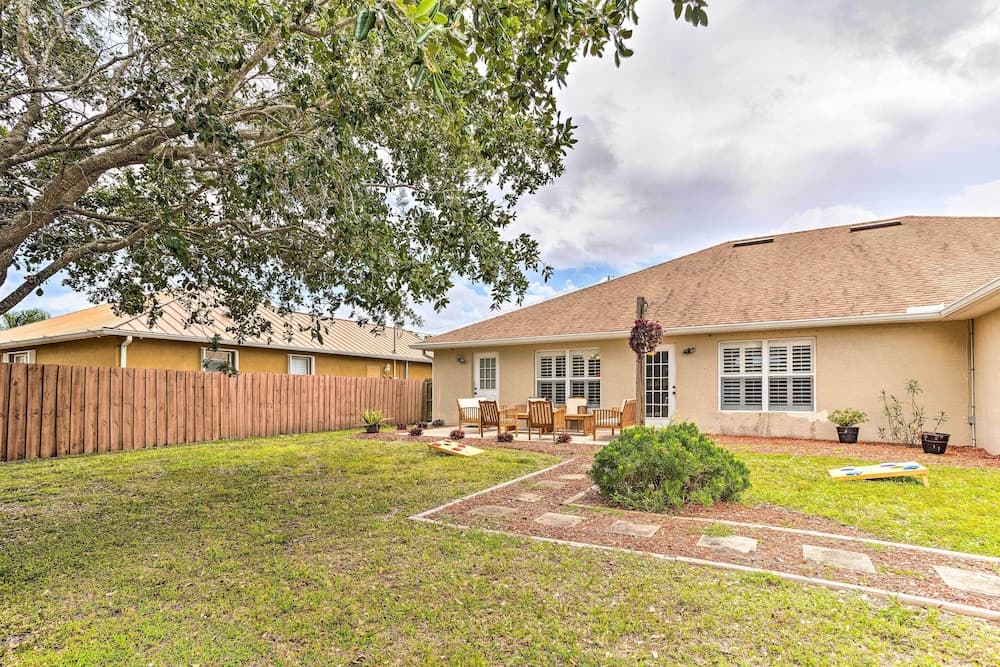2 Mi to City Center: Spacious Port St Lucie Home!