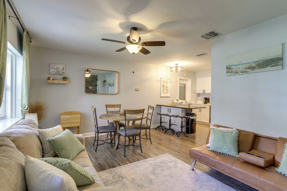 Pet-friendly Largo Escape w/ Fire Pit!