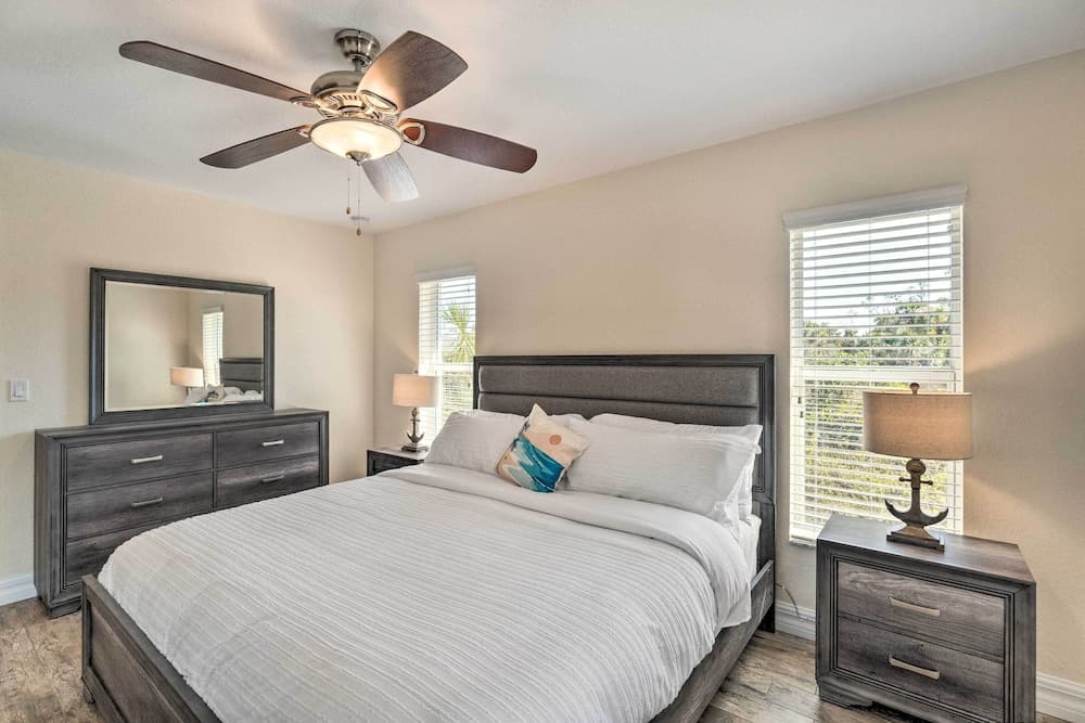 Beautiful Port Charlotte Home, 6 Mi to Beach!