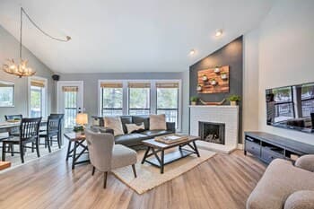 Modern-chic Sunriver Home: Ski, Hike & Fish!