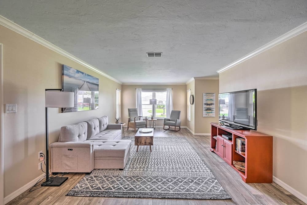 Waterfront Lake Placid Escape w/ Dock & Lanai