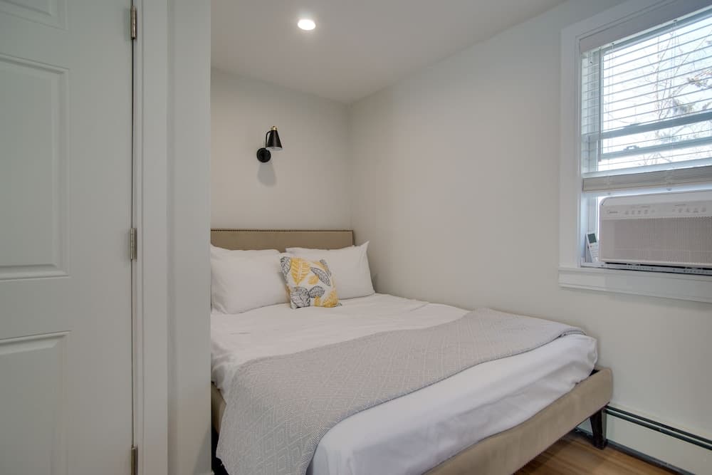 Cozy Falmouth Studio ~ 2 Mi to Beach & Dining