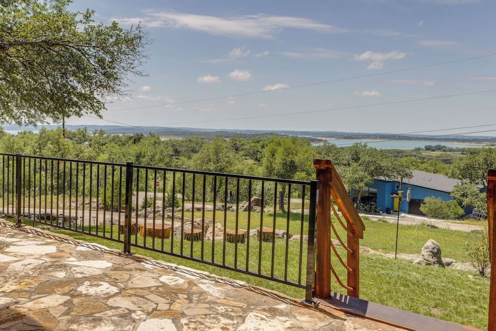 Pet-friendly Canyon Lake Cabin, 1 Mi to Water!