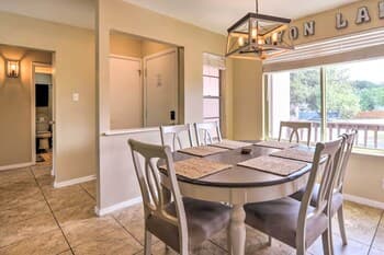 Canyon Lake Condo w/ Balcony + Outdoor Pool!