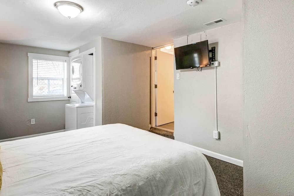 Cozy Ogden Cottage: 1 Mi to Downtown!