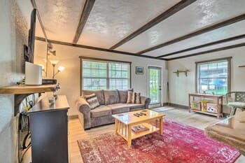 Central Yankeetown Hideaway: Walk to Water!