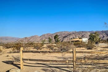 '3 Palm Oasis' Designer Home Near Joshua Tree