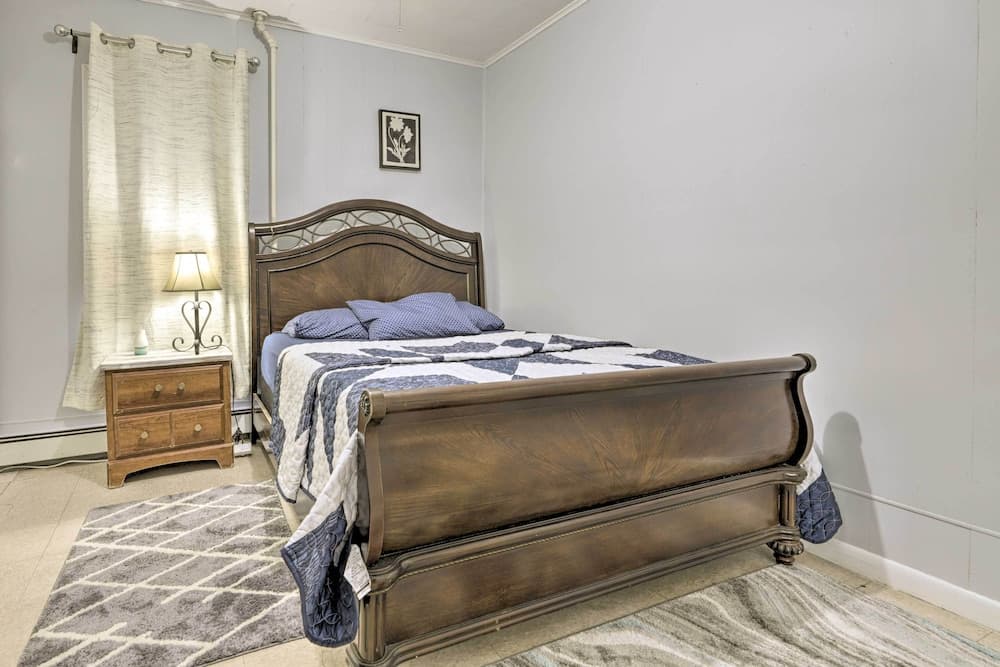 Springfield Vacation Rental: 1 Mi to Downtown