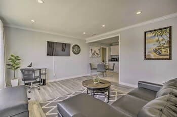 Sunny Getaway: 6 Mi to Joshua Tree Natl Park!