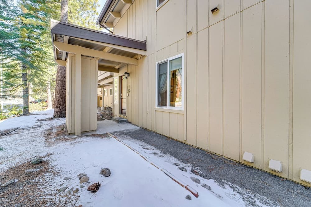 1 Mi to Diamond Peak Ski Resort: Condo w/ Pool