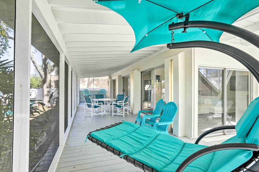 Tropical Waterfront Home: Central Location!