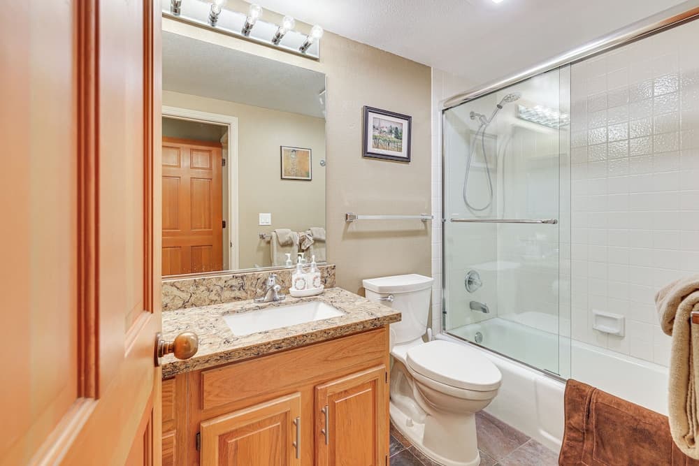 Corner-unit Condo w/ Grill: Walk to Lake Tahoe!