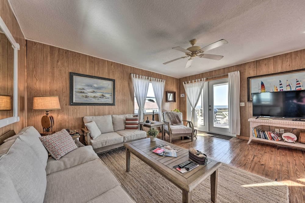 Fernandina Cottage w/ Deck + Direct Beach Access!