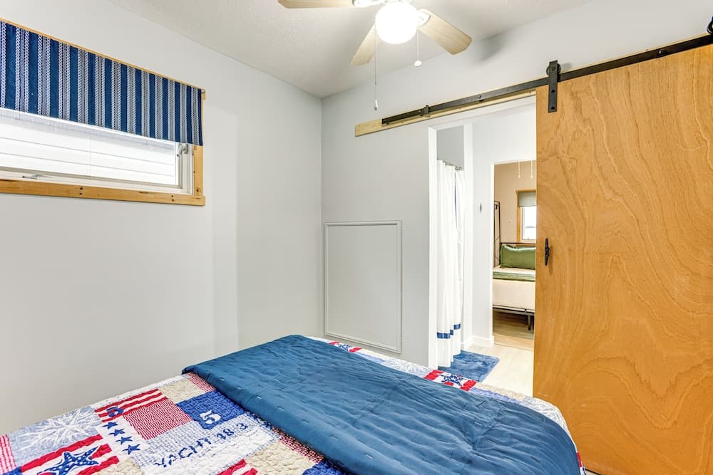 Beach Access & Dock: Little Traverse Lake Cottage!