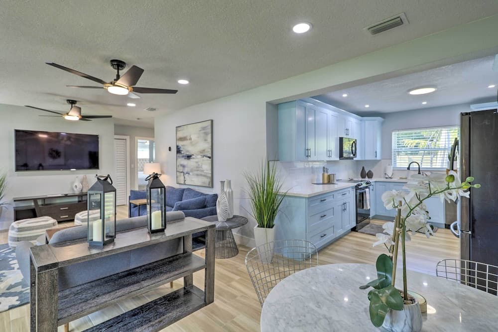 Beach House w/ Outdoor Kitchen, Walk to Coast